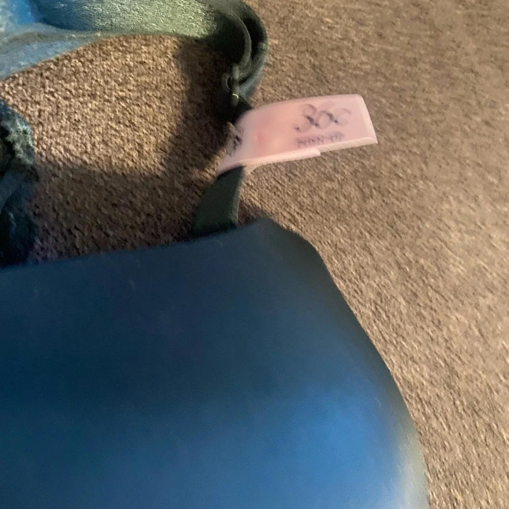 Victoria's Secret Green Lace Bra and Lave Thong Set Size 36c and Medium - Picture 8 of 12